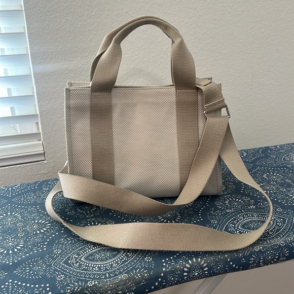 Lululemon purse - Picture 2 of 6